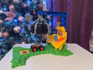 Pista Hot Wheels Monster Trucks