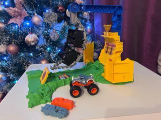 Pista Hot Wheels Monster Trucks