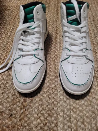 Zapatillas altas blancas y verdes