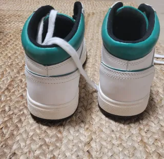 Zapatillas altas blancas y verdes