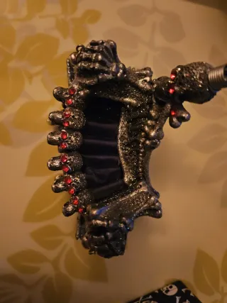 Colgador de pendientes calavera