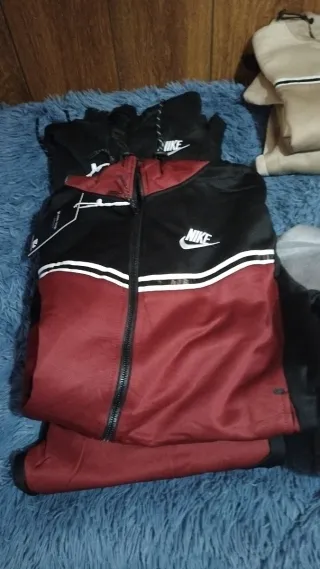 Chándal Nik  Negro y Rojo