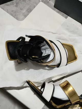 Sandalia de Taco Dorado, Negro y Blanco Talla 38