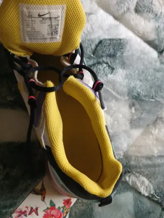 Nike React 270 Morado, Turquesa y Amarillo