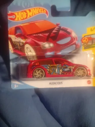 Coche Hot Wheels Rosa con Diseño Artístico