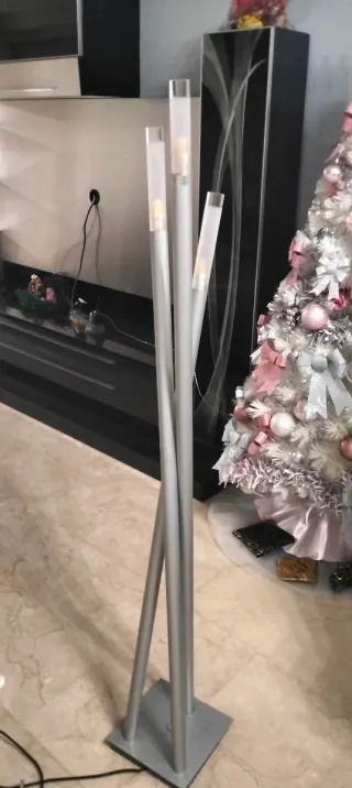 Lampada da terra a 3 luci LED design elegante