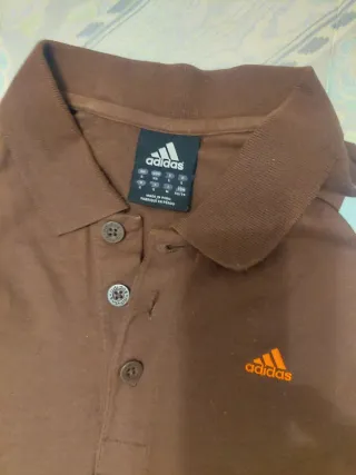 Polo Adidas manga larga marrón y naranja