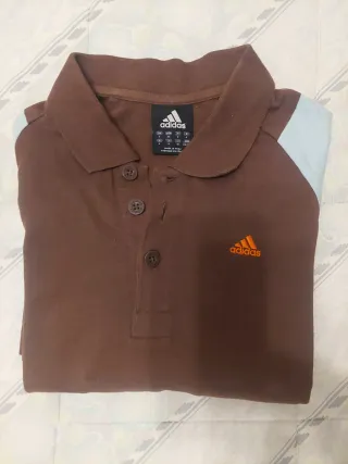 Polo Adidas manga larga marrón y naranja
