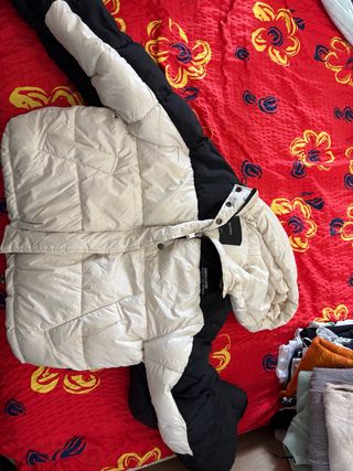 Casaco acolchoado Bershka bege e preto