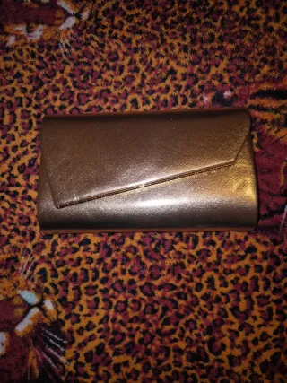 Bolso de mano dorado