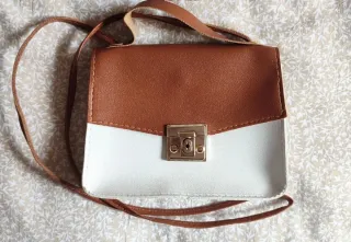 Bolso blanco y marrón