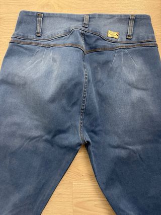 Pantalones vaqueros de tiro alto , levanta glúteos