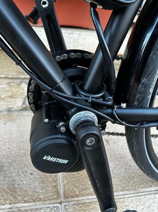 Bicicleta Eléctrica Cube Negra