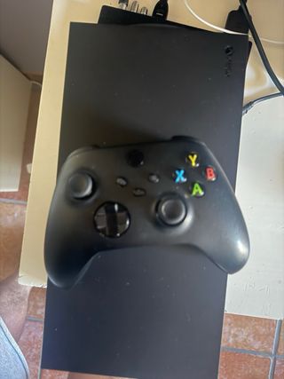 Xbox Series X Negra con mando inalámbrico