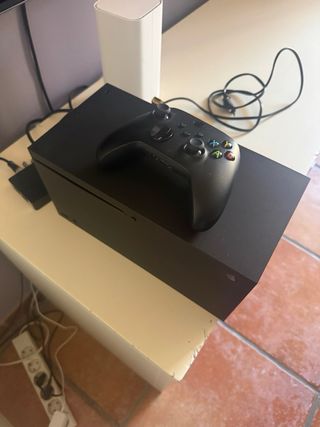 Xbox Series X Negra con mando inalámbrico