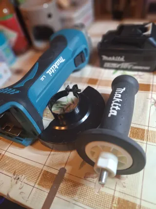 Cargador y Batería Makita 18V 6.0Ah + REGALO. Leer