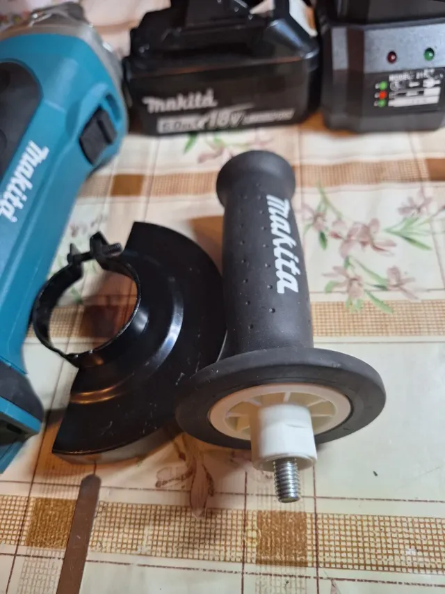 Cargador y Batería Makita 18V 6.0Ah + REGALO. Leer