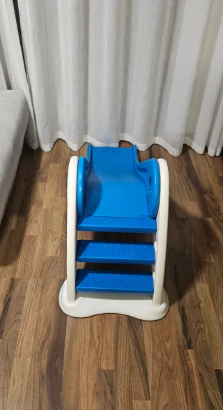 Tobogán infantil plegable.