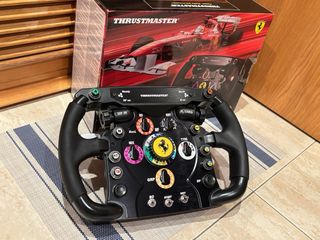 VOLANTE, SOPORTE VOLANTE Y PEDALES THRUSTMASTER