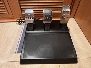 VOLANTE, SOPORTE VOLANTE Y PEDALES THRUSTMASTER