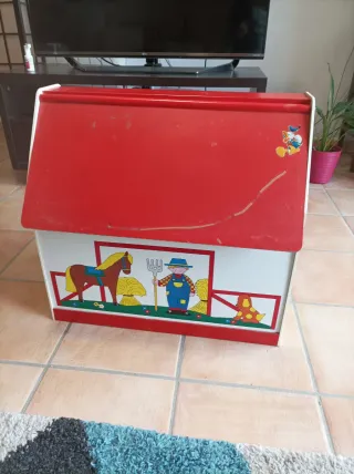 Caseta de juegos estilo granja