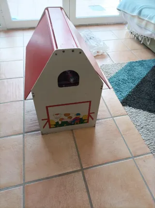 Caseta de juegos estilo granja