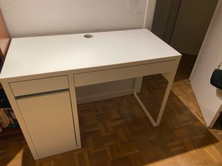 Escritorio blanco con cajón y almacenaje