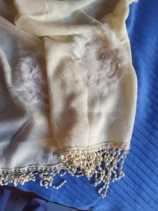 Bufanda/pañuelo suave con detalles