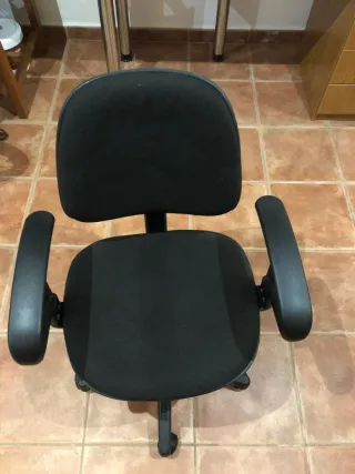 Silla de escritorio ergonómica negra