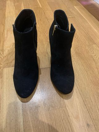 Botines negros tacón dorado