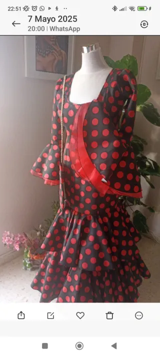 Traje de flamenca lunares rojo y negro