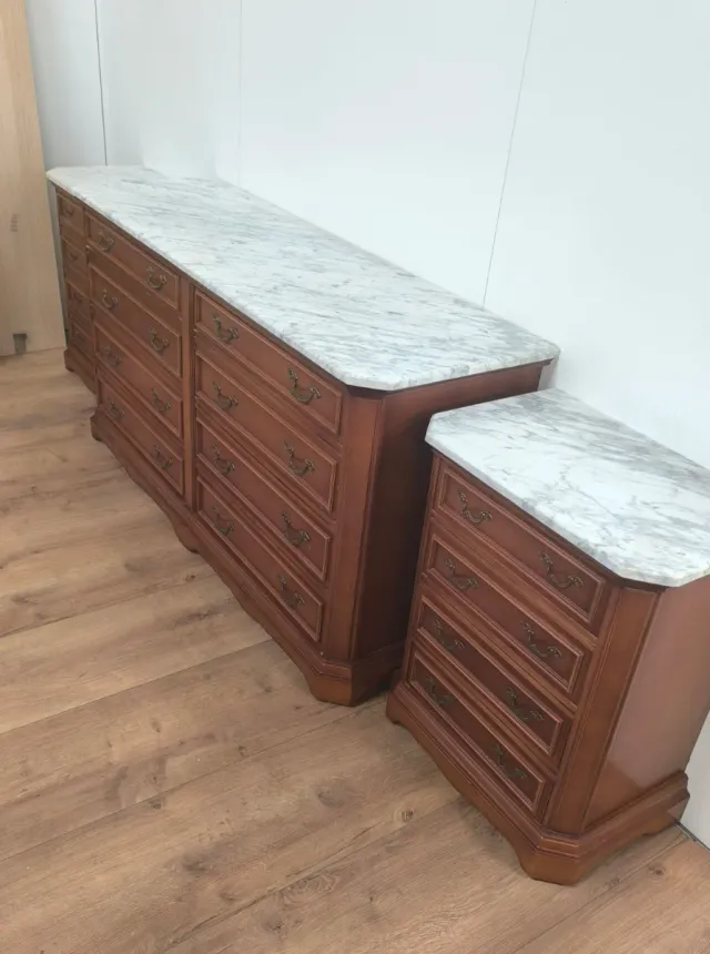 COMODA Y MESILLAS DE MADERA Y MARMOL
