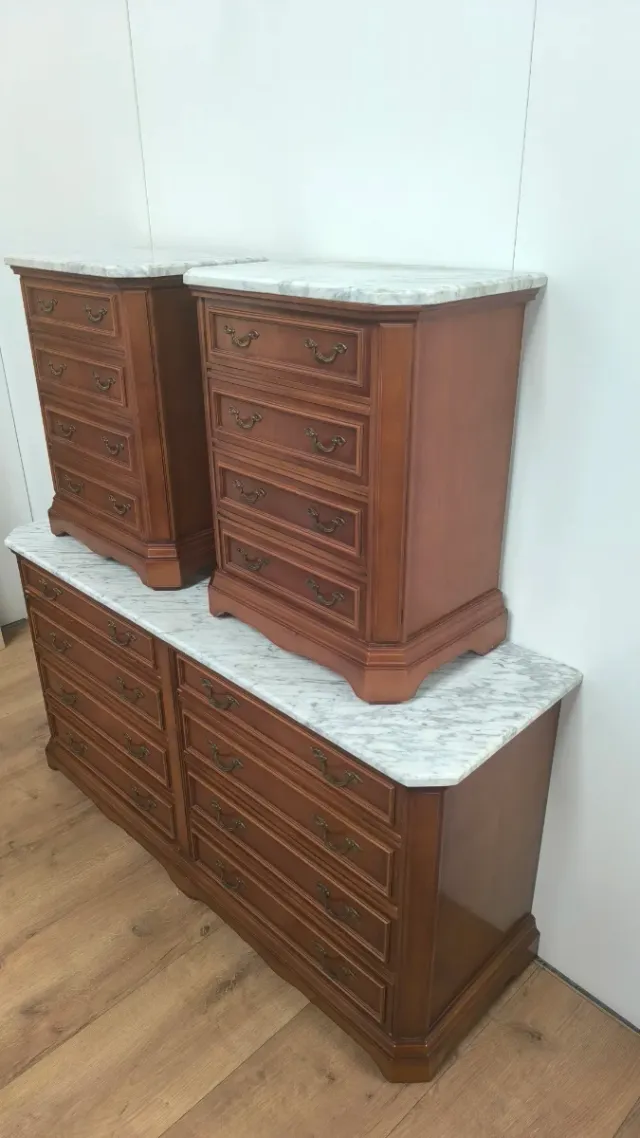 COMODA Y MESILLAS DE MADERA Y MARMOL
