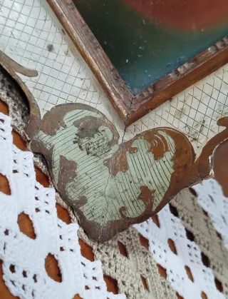 Quadro in legno marrone e oro