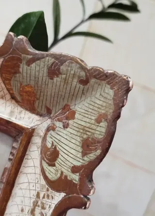 Quadro in legno marrone e oro