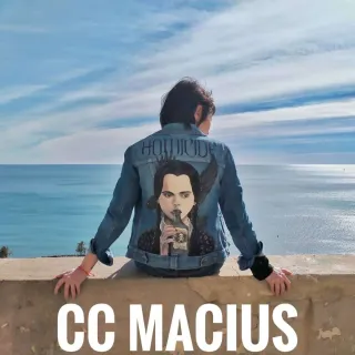 Chaqueta vaquera Miércoles Addams pintada a mano