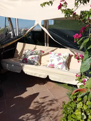 Balancín de jardín beige y rosa