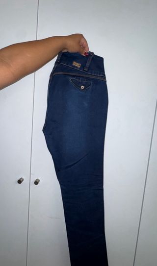 Pantalones vaqueros tiro alto ajustados