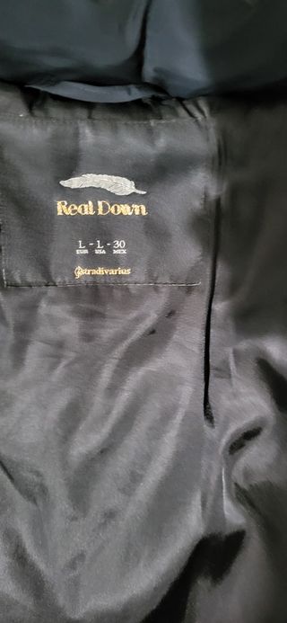 Abrigo Stradivarius plumas