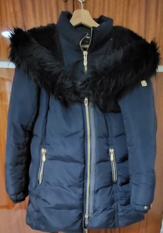 Abrigo Stradivarius plumas