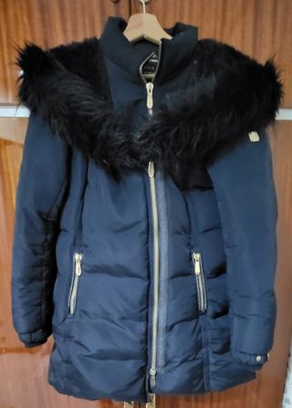 Abrigo Stradivarius plumas