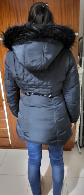 Abrigo Stradivarius plumas