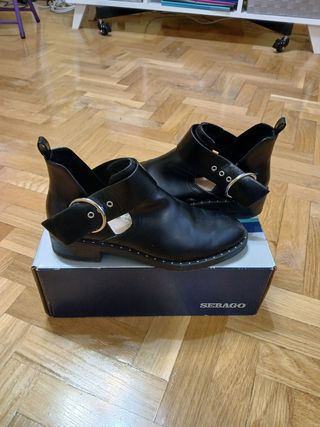 Botines negros. N°37