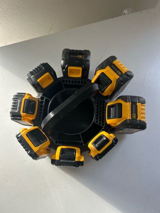 Estuche Para 8 Baterias DeWalt y accesorios