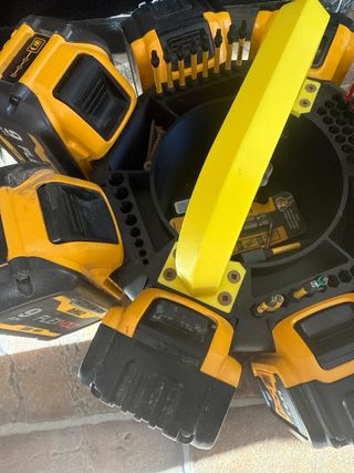 Estuche Para 8 Baterias DeWalt y accesorios