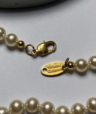 Collar Vivienne Westwood Perlas y Orb Dorado