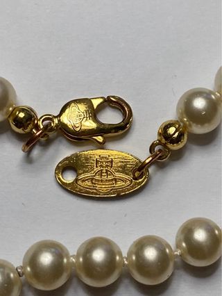 Collar Vivienne Westwood Perlas y Orb Dorado