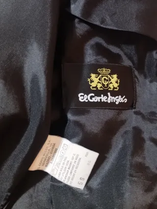 Gabardina negra talla XXXL.