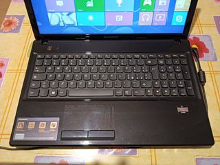 Laptop Lenovo G585 con cavo di alimentazione