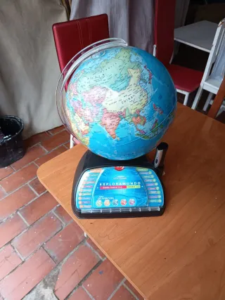 Globo terráqueo interactivo Clementoni